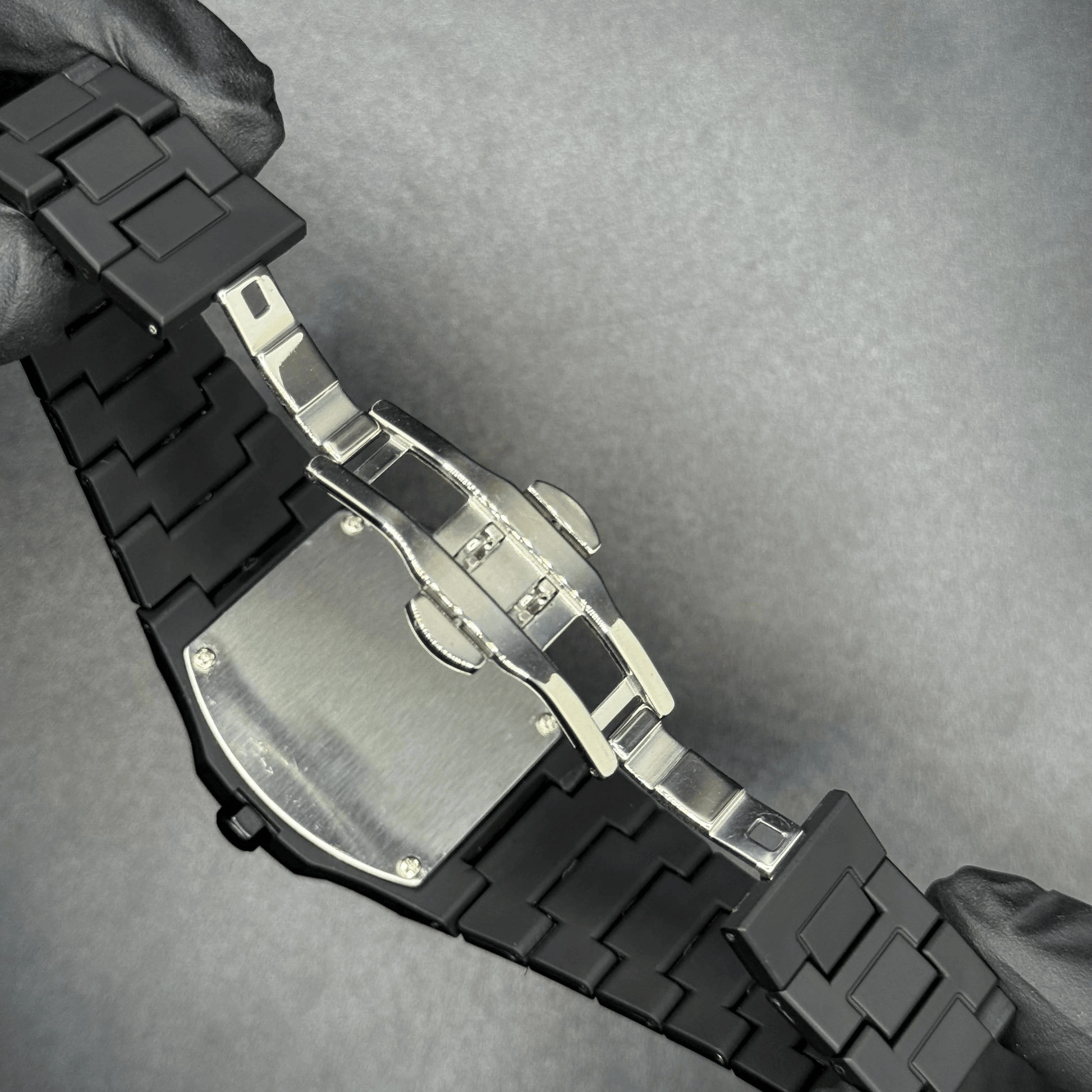 Black Arabic Aura Watch Al-Meezan